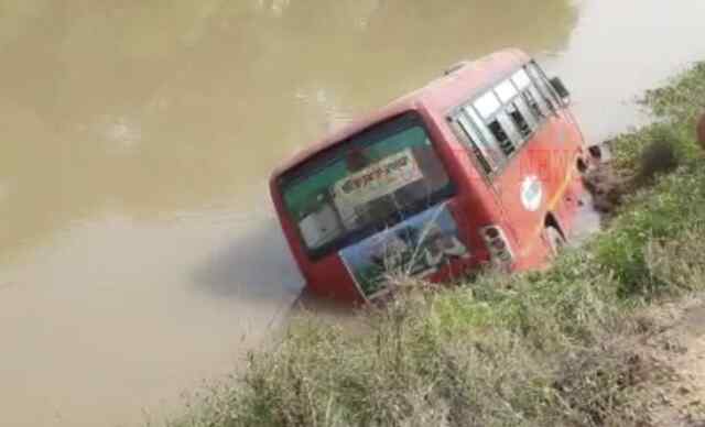 पंजाबः नहर में गिरी सवारियों से भरी बस, कई घायल