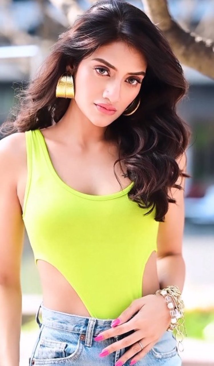 सेक्सी टॉप पहनकर नुसरत जहां ने बिखेरा हुस्न का जलवा, वीडियो देख मदहोश हुए यूजर्स