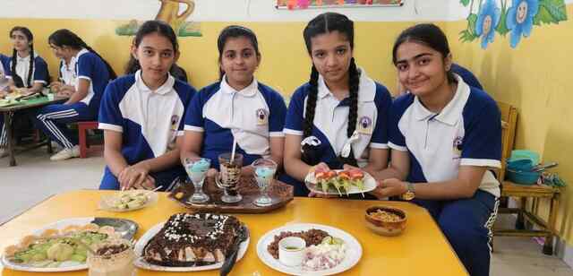 वशिष्ट पब्लिक स्कूल में विभिन्न प्रतियोगिताओं का आयोजन