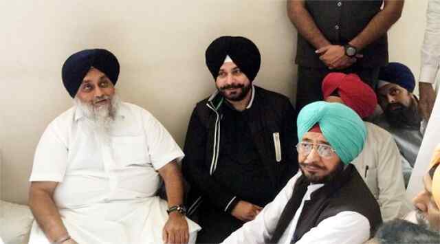 पंजाब : सुखबीर बादल से मिले नवजोत सिद्धू, किया दुःख सांझा
