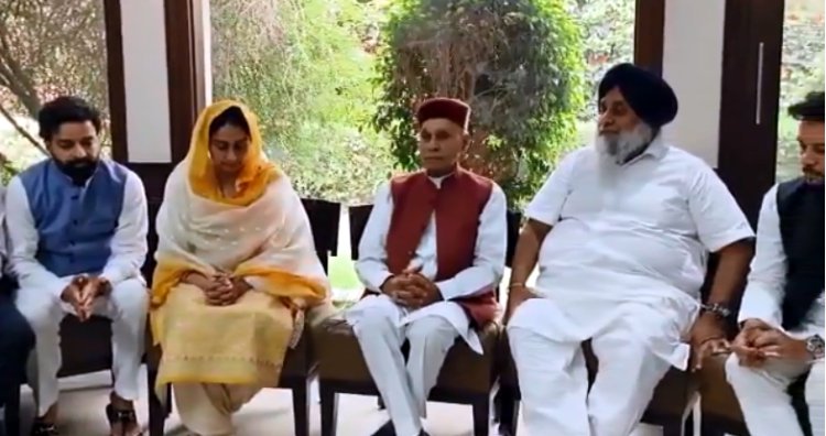 पंजाब : सुखबीर बादल से दुख सांझा करने पहुंचे अनुराग ठाकुर और धूमल, देखें वीडियो