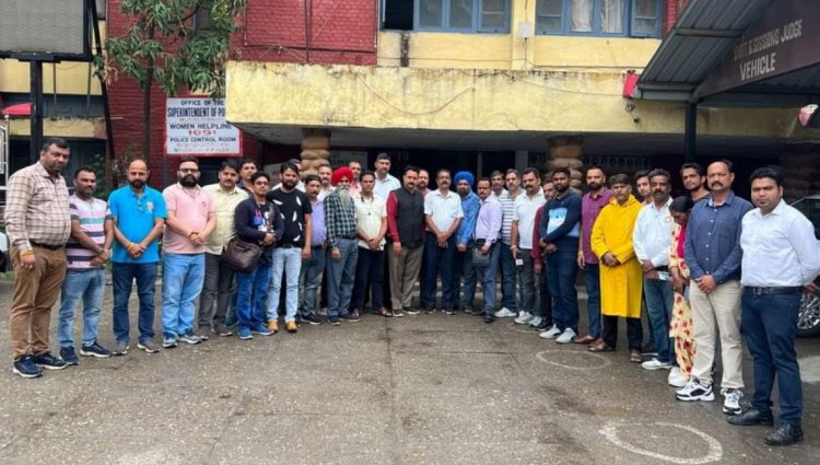 पत्रकारों पर हमला करने वालों पर कड़ी कार्रवाई की मांग