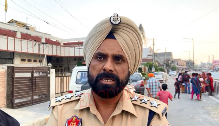 जालंधरः दिन दहाड़े झूले से 6 माह की बच्ची हुई किडनैप, इलाके में फैली दहशत, देखें Live