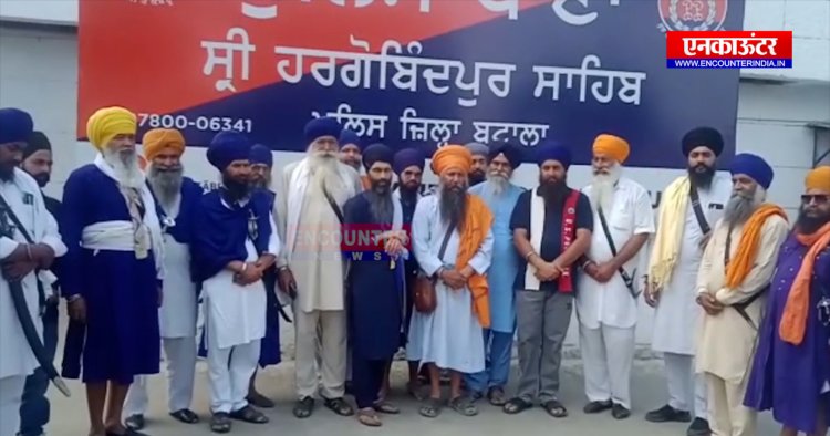 ਪੰਜਾਬ: ਪੁਰਾਣੀ ਰੰਜਿਸ਼ ਕੱਢਣ ਦੀ ਨੀਅਤ ਨਾਲ ਨਿਹੰਗ ਸਿੰਘ ਨੇ ਕੀਤੀ ਗੁਟਕਾ ਸਾਹਿਬ ਦੀ ਬੇਅਦਬੀ, ਦੇਖੋ ਵੀਡਿਓ
