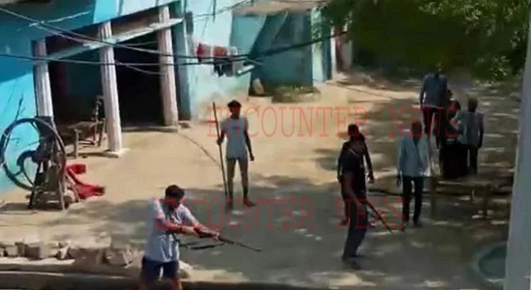 दिनदहाड़े चली गोलियां 6 की मौत, 5 घायल, देखें वीडियो