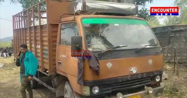 पंजाबः नाकेबंदी कर पशुओं से भरा औवरलोड टरक्क किया काबू, देखें वीडियो