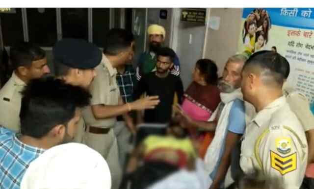 करंट लगने से युवक की मौत, पांच दोस्तों पर मामला दर्ज, क्षेत्रीय अस्पताल में हुआ हंगामा