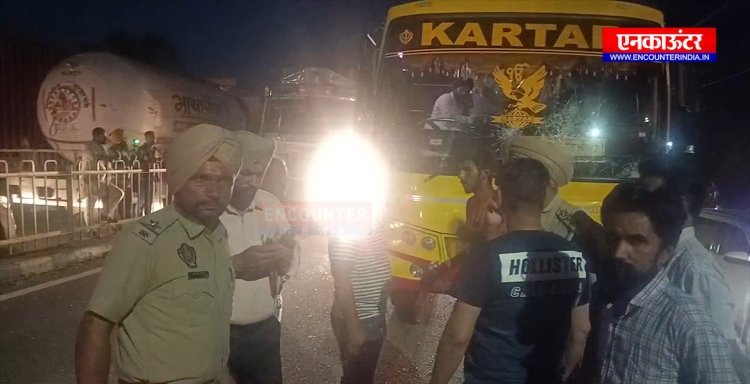 ਪੰਜਾਬ : ਕਰਤਾਰ ਬੱਸ ਵੱਲੋਂ ਰੇਹੜੇ ਨੂੰ ਮਾਰੀ ਟੱਕਰ, ਘੌੜੇ ਸਮੇਤ ਰੇਹੜਾ ਚਾਲਕ ਦੀ ਮੌਤ, ਦੇਖੋ ਵੀਡਿਓ