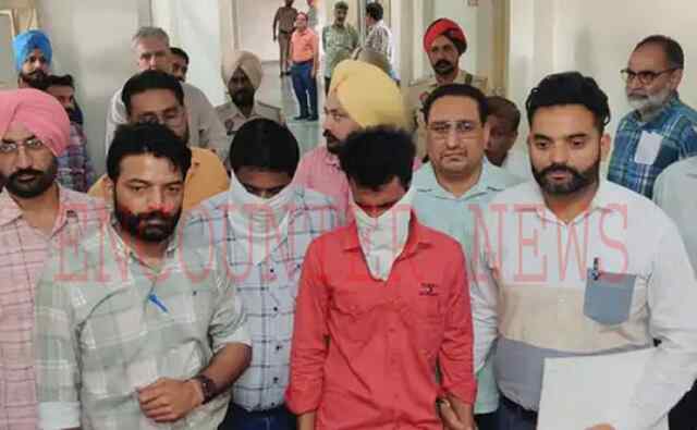 पंजाबः RTA Office में तैनात क्लर्क और निजी सहायक रिश्वत लेते गिरफ्तार