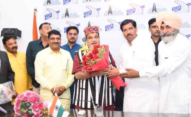 राष्ट्रीय जिला पंचायत एसोसिएशन ने केंद्रीय मंत्री नितिन गडकरी से की मुलाकात