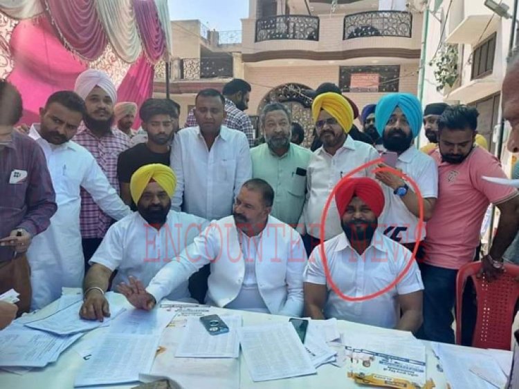 जालंधर लोकसभा उपचुनावः सुशील रिंकू के साथ बूथ पर बैठा अमृतसर का विधायक, विपक्ष ने उठाए सवाल