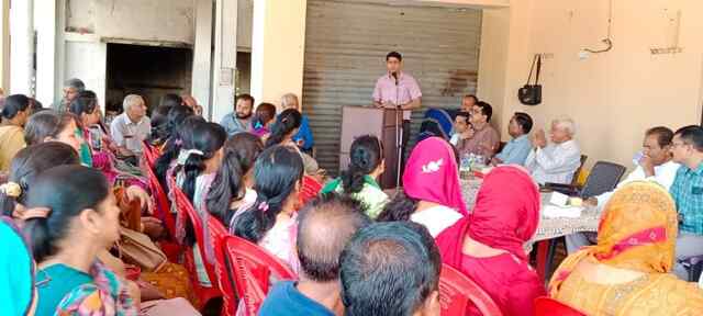 उपायुक्त ने शिक्षा सुधार समिति ईसपुर द्वारा प्रवासी बच्चों की शिक्षा हेतू किए जा रहे प्रयासों की सराहना की