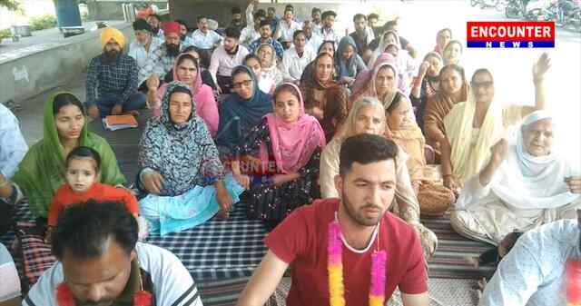 ਪੰਜਾਬ: ਨੌਕਰੀ ਤੋਂ ਬਰਖਾਸਤ ਕਰਨ ਦੇ ਕਾਰਣ ਲੋਕਾਂ ਵਿੱਚ ਪਾਇਆ ਜਾ ਰਿਹਾ ਰੋਸ, ਦੇਖੋ ਵੀਡਿਓ
