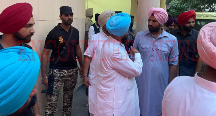 जालंधरः कांग्रेस विधायक पर FIR दर्ज का मामला गरमाया, कई दिग्गज पहुंचे SSP दफ़्तर, किया जाएगा SIT का गठन, देखें वीडियो