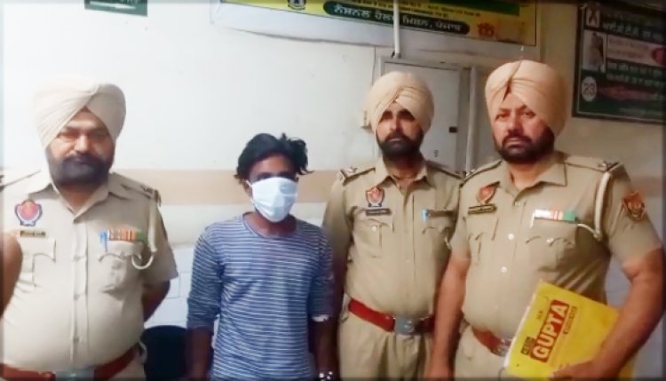 पंजाबः मोबाइल एवं पैसे चोरी करने वाला चढ़ा पुलिस के हत्थे, देखें वीडियो 