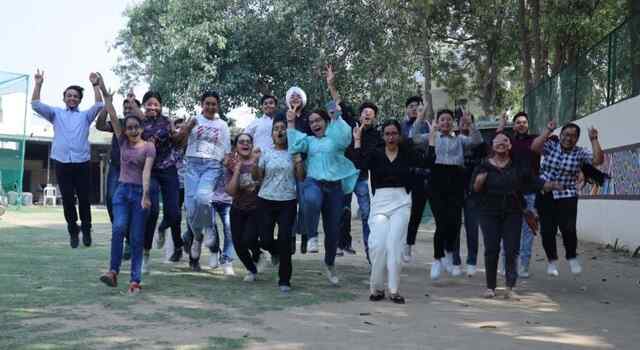 इनोसेंट हार्ट्स में दसवीं की परीक्षा में बारुनी 98.6 % अंक लेकर रही प्रथम : 103 विद्यार्थियों ने 90 % से अधिक अंक किए हासिल