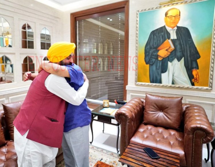 जालंधरः आप पार्टी की जीत पर केजरीवाल से मिले सीएम मान