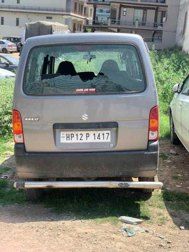 बददी: गाडिय़ों के टूटे शीशे लोगो ने दी पुलिस को शिकायत