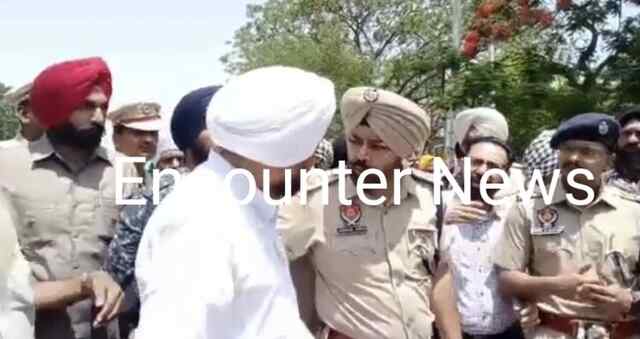 पंजाब : अस्पताल प्रशासन सहित पुलिस अधिकारी पर भड़के पूर्व सीएम चन्नी, सरकार पर लगाए गंभीर आरोप, देखें वीडियो