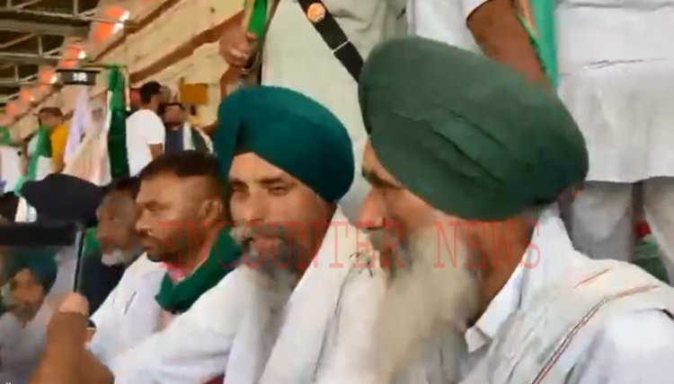 जालंधरः किसानों ने किया रेलवे ट्रैक जाम, देखें Live