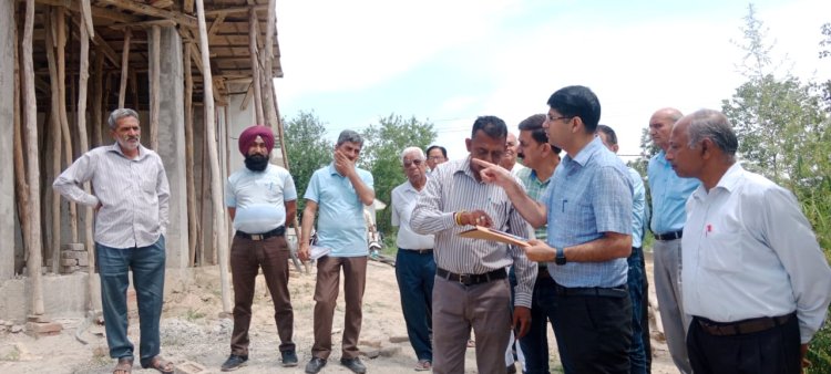 उपायुक्त ने किया चड़तगढ व लोअर देहलां वृद्धाश्रमों का निरीक्षण