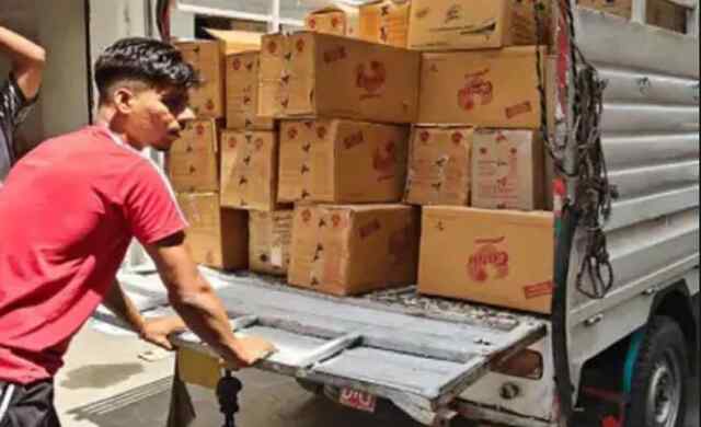 पंजाब : गोदाम पर पुलिस ने की रेड, डुप्लीकेट प्रोडक्ट्स किए बरामद