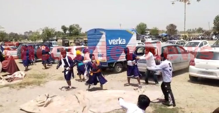 पंजाब: शरारती अनसरों ने चर्च पर किया हमला, तोड़े वाहन, देखें वीडियो
