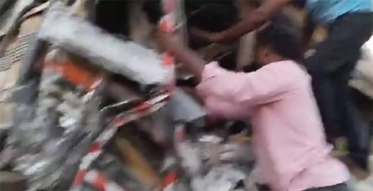 बस-ट्रक की भीषण टक्कर में 7 लोगों की मौत, 13 घायल, देखें वीडियो