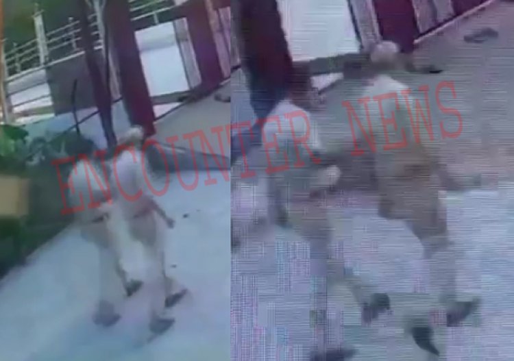 जालंधरः मंदिर के अंदर नशे में धुत बैठा पुलिस कर्मी, वीडियो वायरल