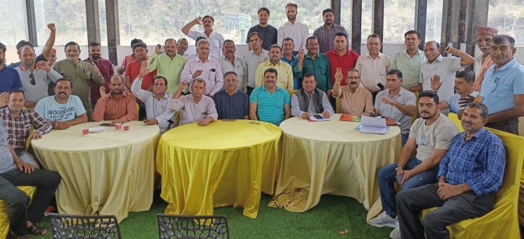 कुटलैहड़ बना भ्रष्टाचार का अड्डा ,बन्द कमरों से चेहतों को बांटी जा रही रेवड़ियाँ: वीरेंद्र कंवर