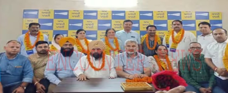 पंजाबः चुनावों से पहले बड़ा झटका, नगर परिषद अध्यक्ष समेत 7 पार्षद आप में शामिल