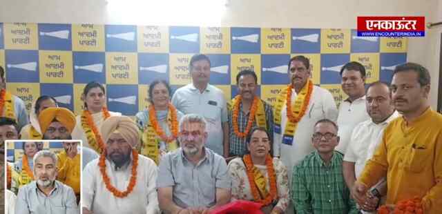 पंजाबः नगर कौंसिल के प्रधान सहित 8 कौंसलर आम आदमी पार्टी में शामिल, देखें वीडियो