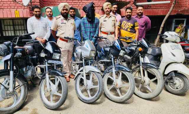 जालंधरः 16 बाइक और 11 मोबाइल सहित 3 चोर गिरफ्तार