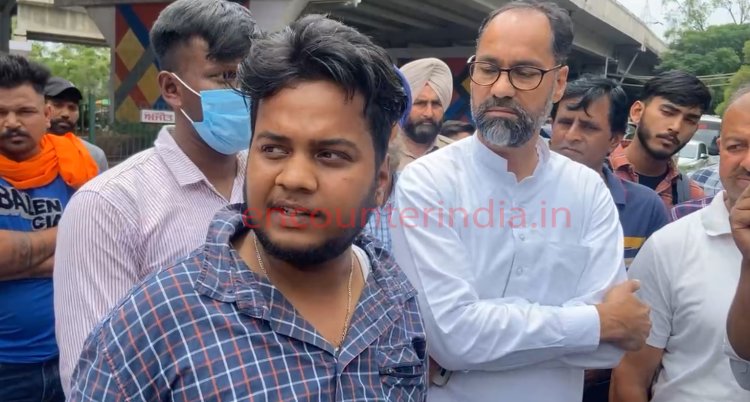 जालंधरः इस चौक पर SC स्टूडेंट्स ने लगाया धरना, पुलिस ने किए राउंडअप, देखें Live