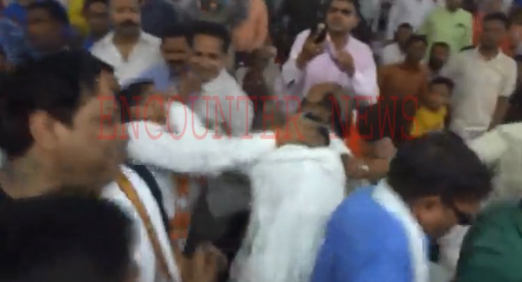 निगम का शपथ ग्रहण समारोह बना जंग का मैदान, पार्षदों में जमकर लात-घूंसे, वीडियो वायरल