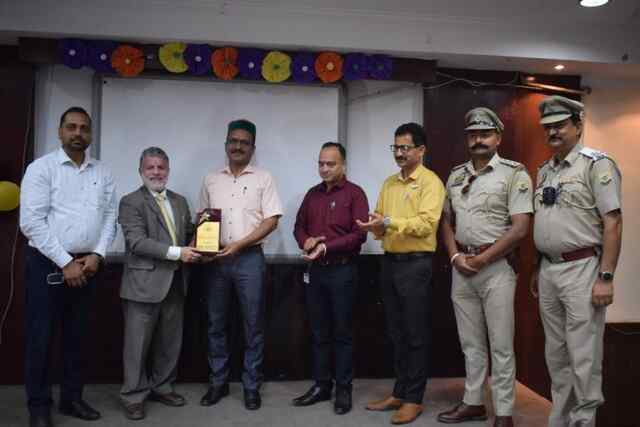 बद्दी: यूनिवर्सिटी में पुलिस ने दी के यातायात नियमों को पालन करने की जानकारी