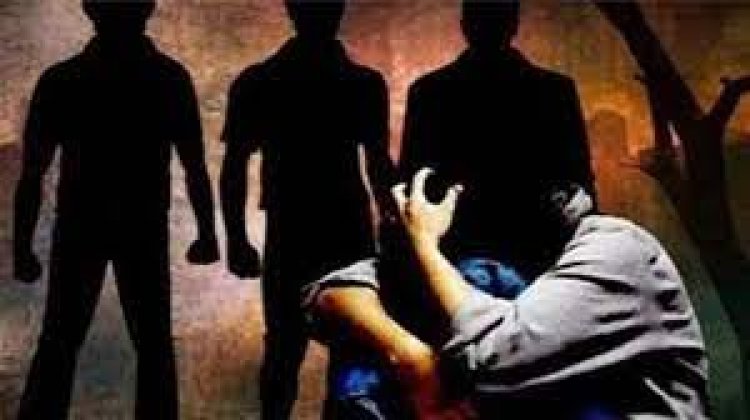 OYO में चार दोस्तों ने लड़के से किया कुकर्म, छत से कूदकर बचाई जान…
