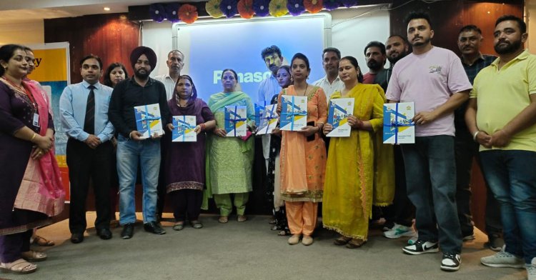 बद्दी विश्वविद्यालय में नये सत्रा 2023-24 के प्रोस्पेक्ट का अनावरण