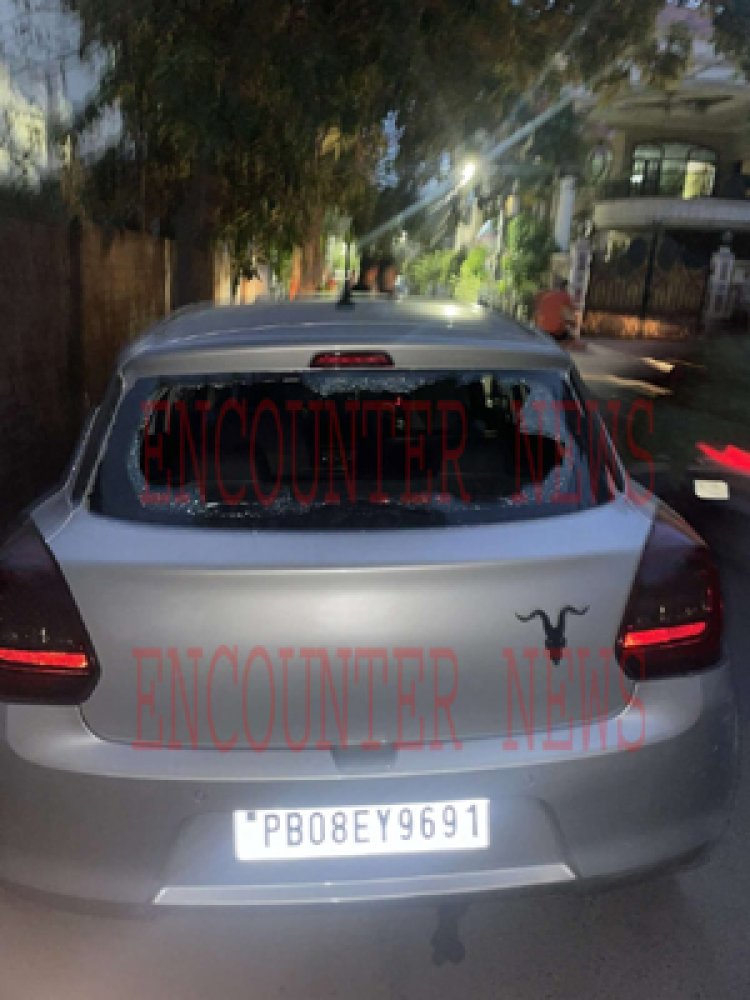 जालंधरः मामूली विवाद को लेकर तेजधार हथियारों से किया हमला, तोड़ी गाड़ी, देखें तस्वीरें