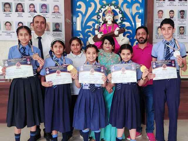 वशिष्ट पब्लिक स्कूल के 5 विद्यार्थियों ने तलवाड़ा में ओपन कराटे चैंपियनशिप में भाग लिया