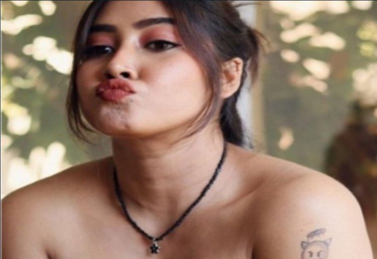 बोल्ड अदाओं को लेकर सुखियों में आई सोफिया अंसारी, वीडियो देख हर कोई हुआ हैरान