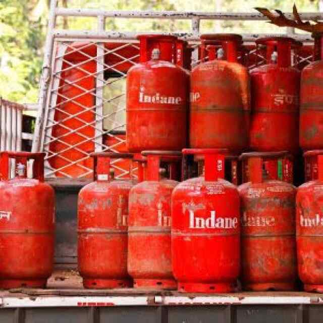 LPG गैस में भारी कटौती, 83.5 रुपये हुआ सस्ता