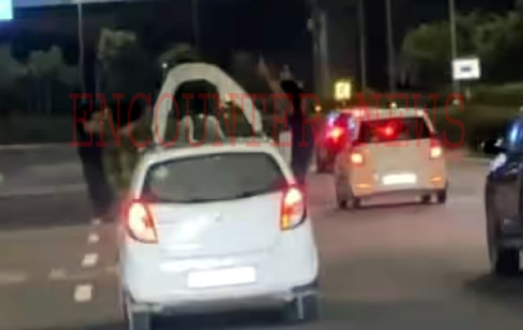 चलती कार की छत पर युवकों ने पी शराब, लगाए पुश-अप, 2 गिरफ्तार, वीडियो वायरल