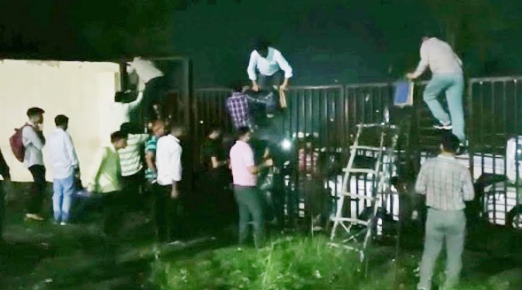जेपी इंडस्ट्री ओर मेडिपोल की लड़ाई में पिस रहे कामगार