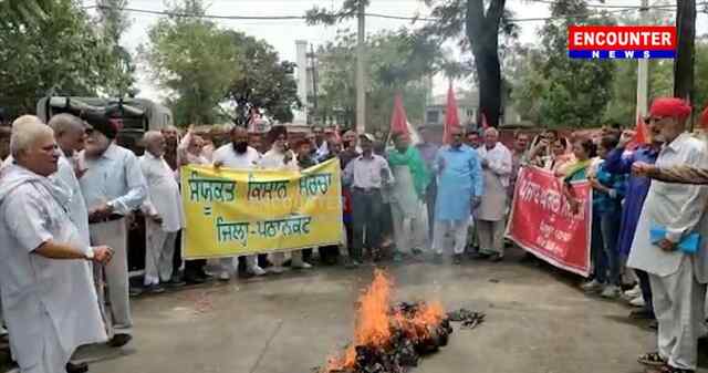 पंजाबः संयुक्त किसान मोर्चा की ओर से केंद्र सरकार के खिलाफ किया रोष प्रदर्शन, जलाया पुतला, देखें वीडियो