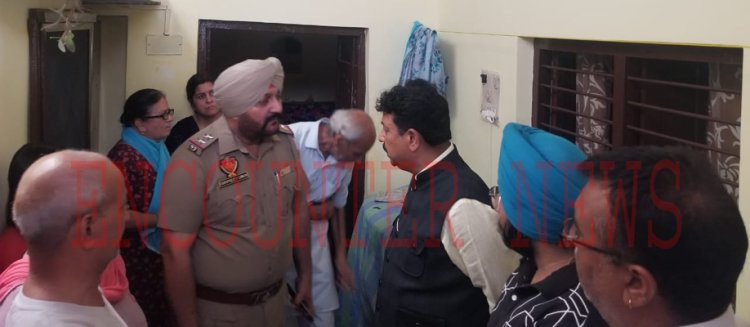 जालंधरः 13 वर्षीय बच्चे के लापता होने की सूचना पर परिजनों से मिलने पहुंचे विधायक रमन अरोड़ा, पुलिस को दिए ये आदेश