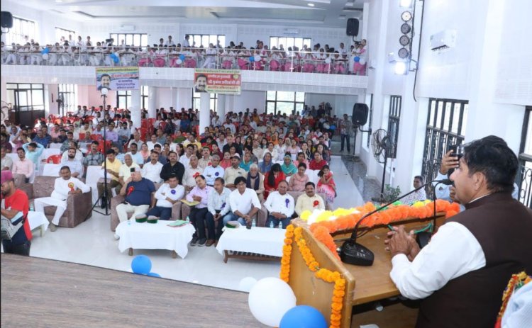 सहकारी क्षेत्र में हिमकैप्स एक आदर्श संस्थान : मुकेश अग्निहोत्री