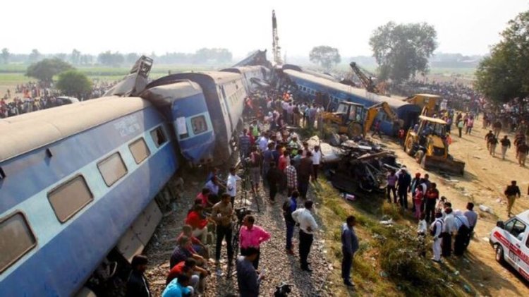 दर्दनाक ट्रेन हादसे में 233 यात्रियों की मौत, 900 जख्मी, देखें वीडियो