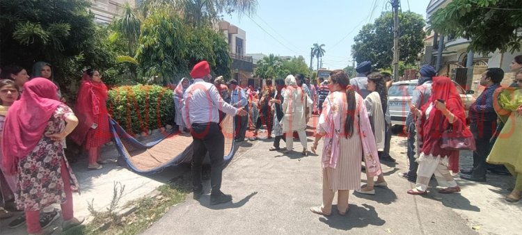 जालंधरः विवादों में आया MGN School, प्रशासन के खिलाफ टीचरों ने लगाया धरना, देखें Live