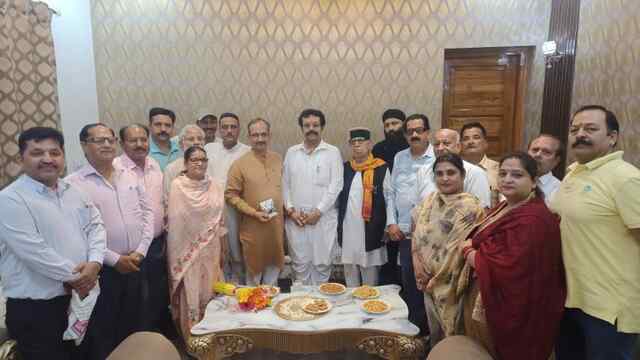महाजनसंपर्क के तहत सतपाल सत्ती श्री रामलीला कमेटी के पदाधिकारियों से मिले
